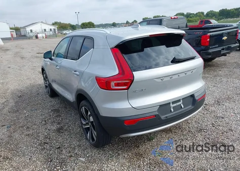 2023 Volvo Xc40 B5 Plus Bright Theme из США, поврежденный, VIN YV4L12UN9P2075643